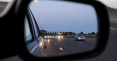 Toter Winkel: Spiegel an Ampel soll Unfälle mit Radlern vorbeugen