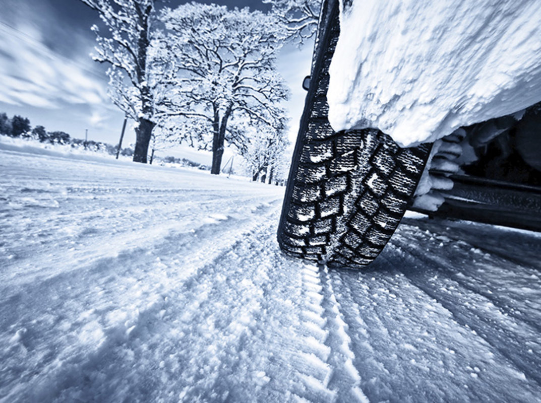 Sicher durch den Winter: Wie schnell darf ich mit Schneeketten fahren?