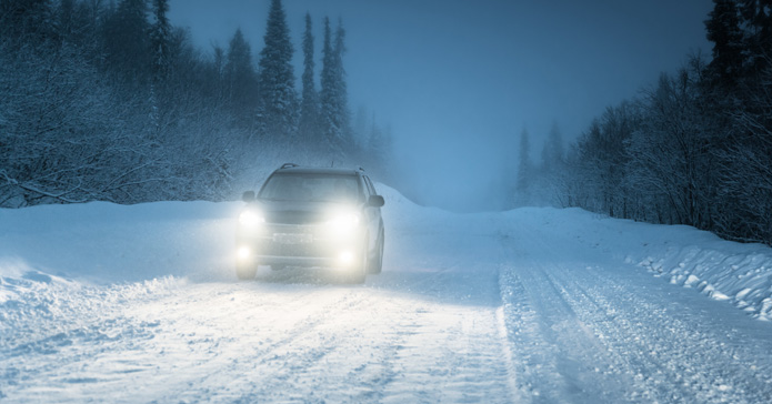 Schnee auf Rücklicht eines Auto - ein lizenzfreies Stock Foto von