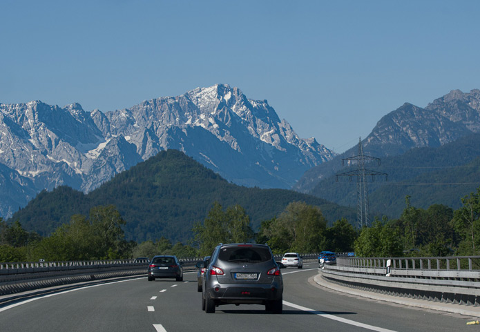 Wie man sich auf eine lange Autofahrt vorbereitet